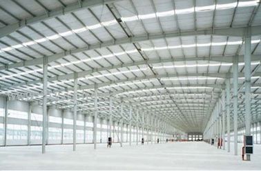 Entrepôt jeté par stockage préfabriqué de haute qualité de structure métallique avec la conception libre de structure métallique