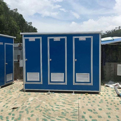 Toilette multijoueur mobile extérieure préfabriquée avec électricité, plomberie et isolation
